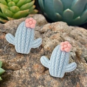 MODCLOTH ACRYLIC CACTUS STUD EARRINGS 1